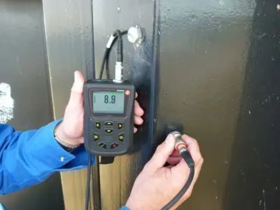 Ultrasonic thickness measurement tool